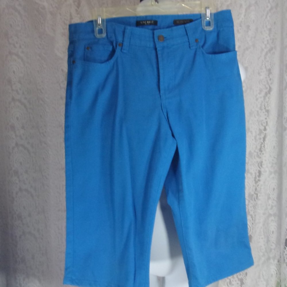 Nine West Jeans, Blue Capris Size 12 NWOT